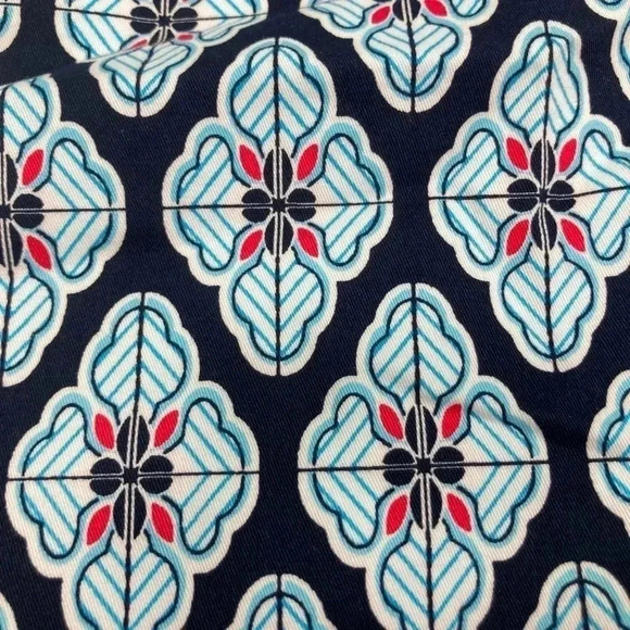 Crown & Ivy Shorts Navy Floral Flat Front Cotton Shorts Women’s Size 12 P - Picture 8 of 11